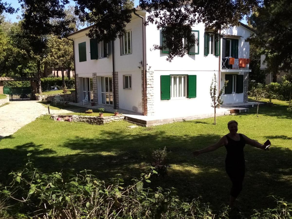 Villa Aurora Tirrenia Bagian luar foto